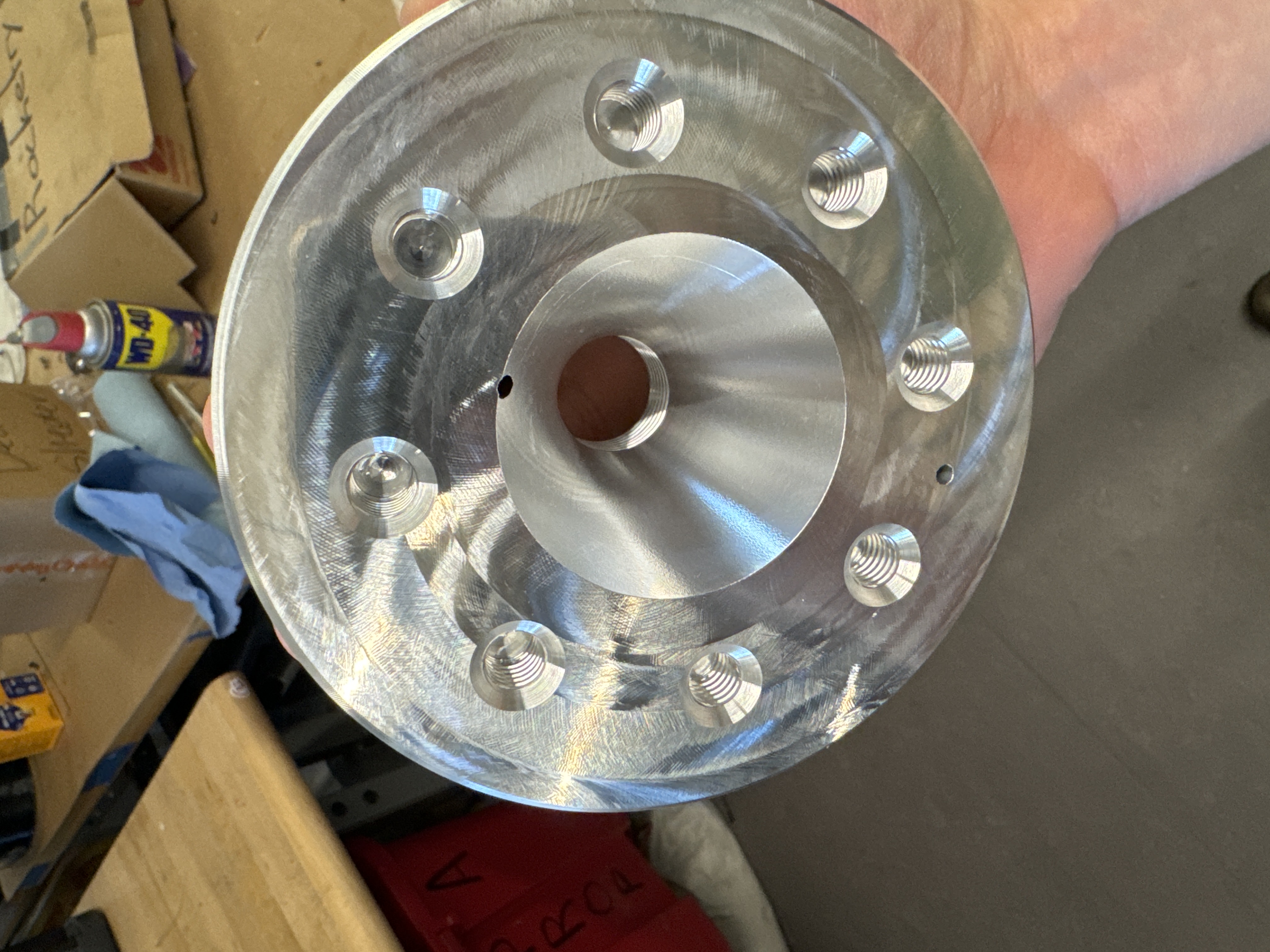 Injector body inner features