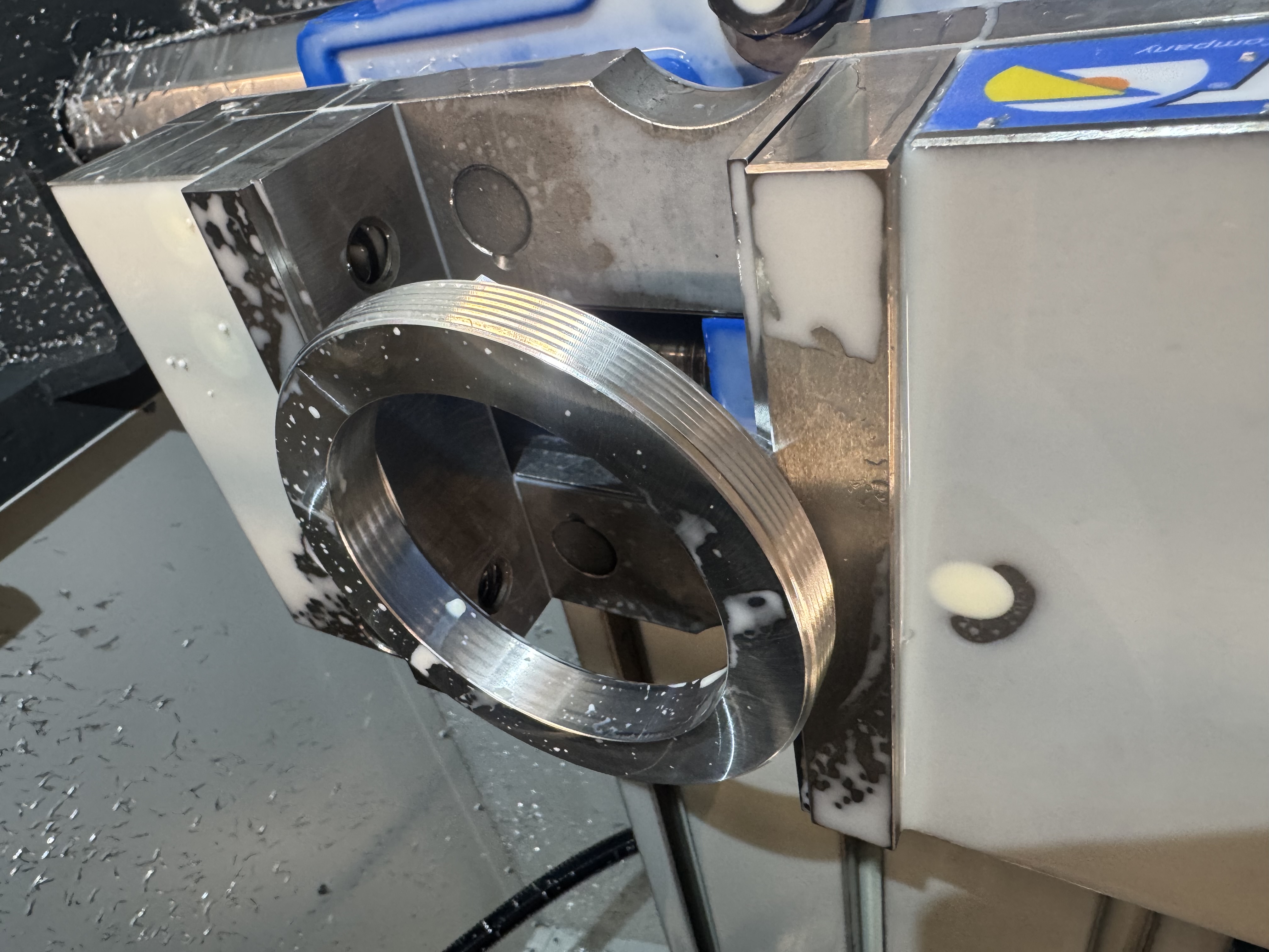 Retention ring motor